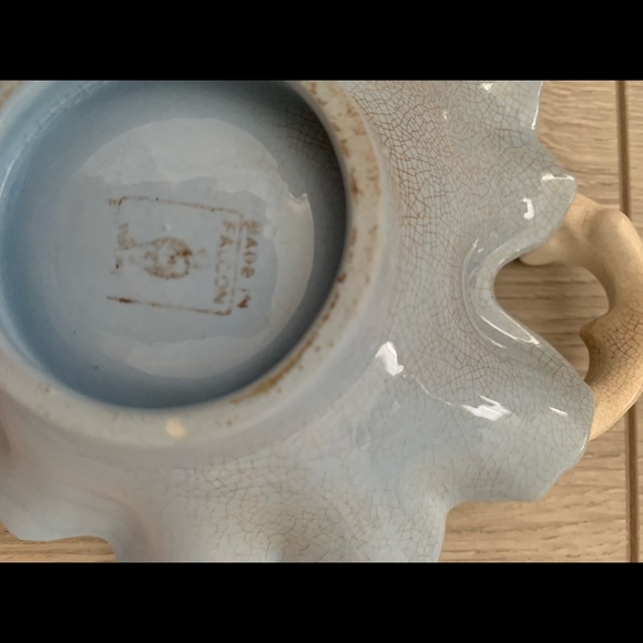 Lite Blue Candy/Trinket Dish w/ brownish Bone Handles. Leaf Shape. Ruffled Rim - Picture 5 of 6